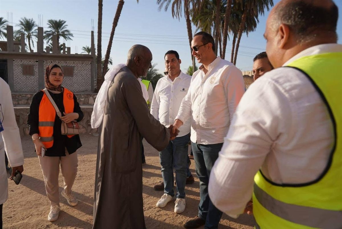 رئيس هيئة الرعاية يشارك بمبادرة توزيع الأدوية بالأقصر&nbsp;