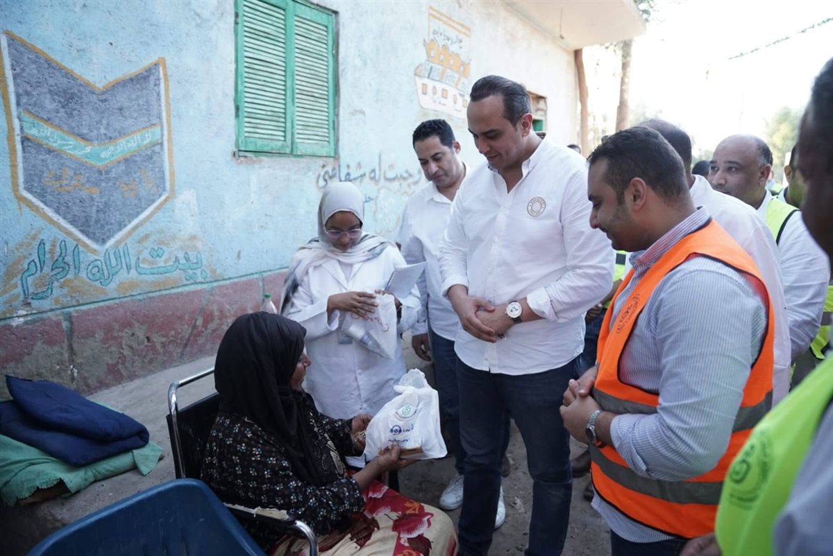 رئيس هيئة الرعاية يشارك بمبادرة توزيع الأدوية بالأقصر&nbsp;