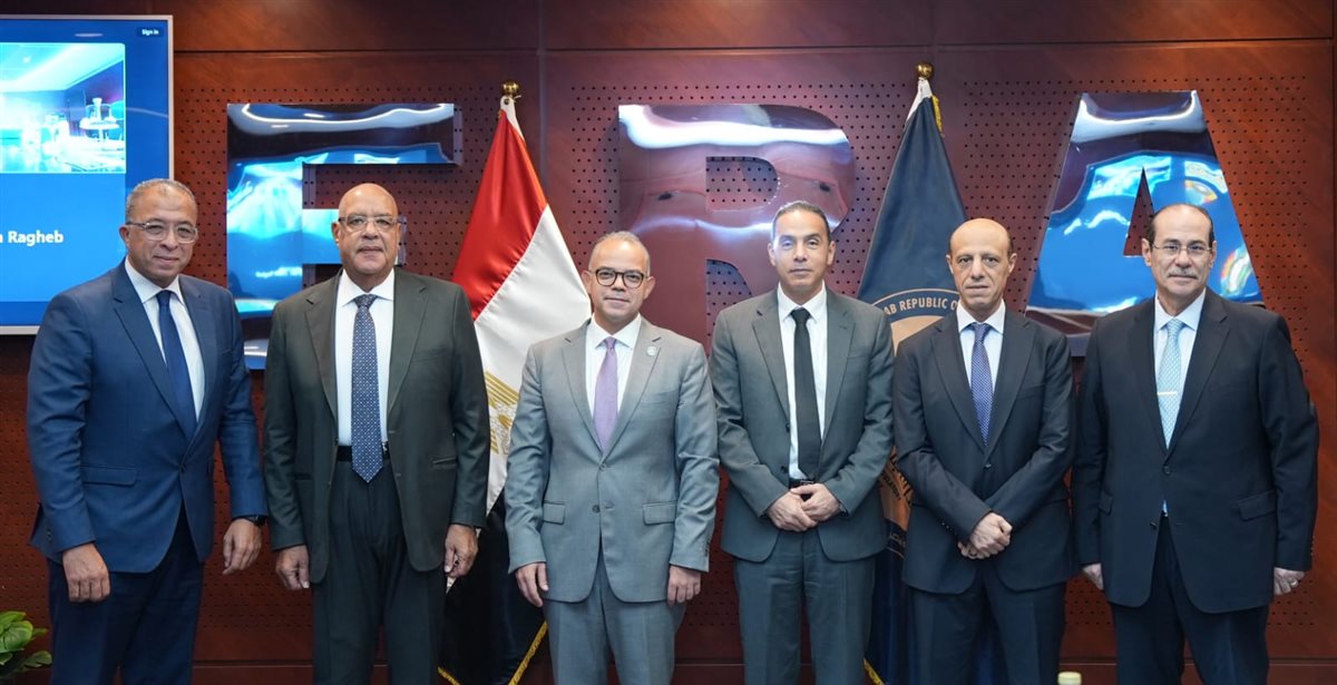 الرقابة المالية تكرم الدكتور إسلام عزام