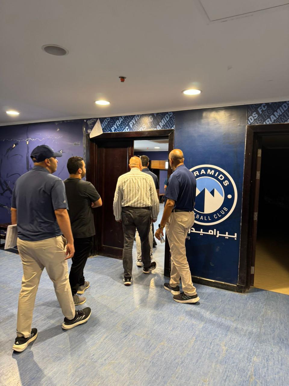 <strong>وفد فيفا يعاين ملعب الدفاع الجوي استعدادًا لمباراة بيراميدز وأوكلاند سيتي&nbsp;</strong>