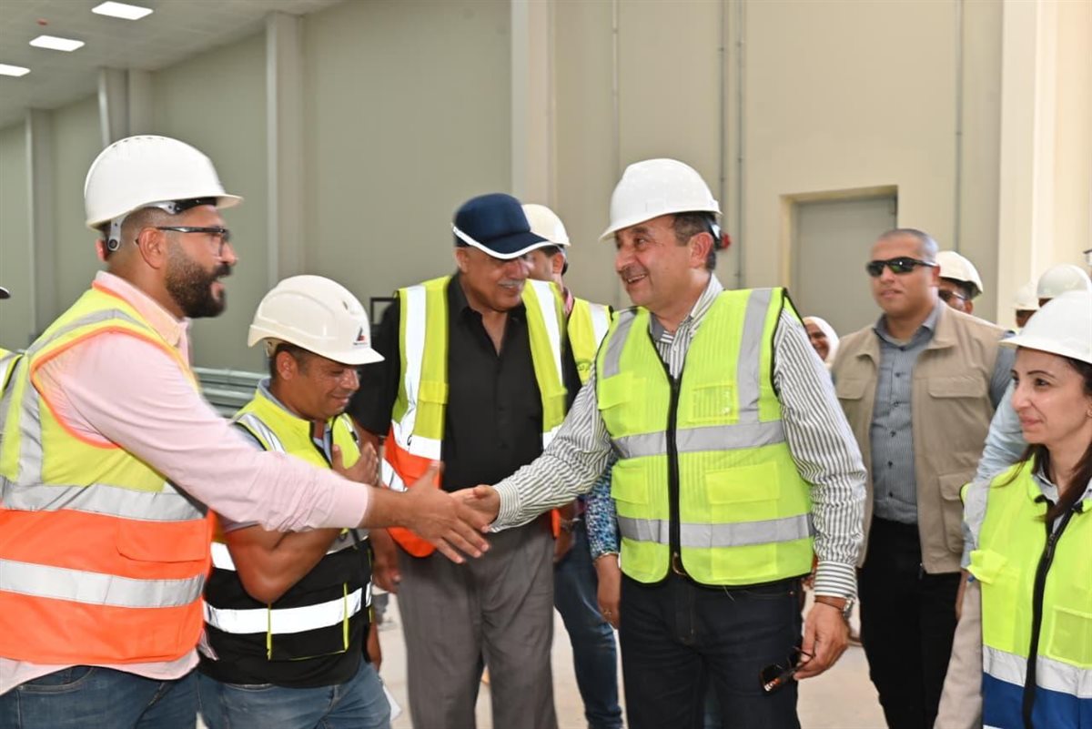 &nbsp;أجرى المهندس محمد شيمي وزير قطاع الأعمال العام، جولة تفقدية موسعة بمشروع المجمع الصناعي لشركة مصر للغزل والنسيج وصباغي البيضا بكفر الدوار،