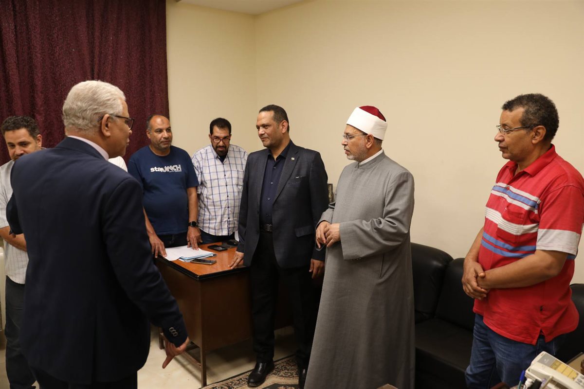 <strong>رئيس جامعة الأزهر ونائبه لشئون التعليم يتفقدان المدن الجامعية ويطمئنان على تسكين &nbsp;طلاب الحالات الخاصة</strong>