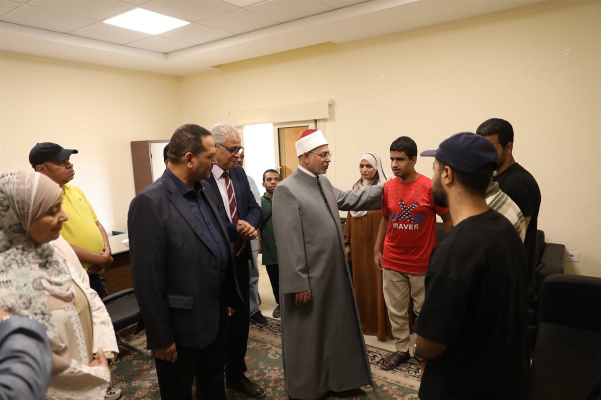 <strong>رئيس جامعة الأزهر ونائبه لشئون التعليم يتفقدان المدن الجامعية ويطمئنان على تسكين &nbsp;طلاب الحالات الخاصة</strong>