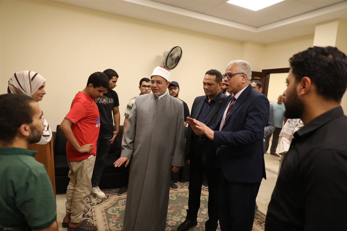 <strong>رئيس جامعة الأزهر ونائبه لشئون التعليم يتفقدان المدن الجامعية ويطمئنان على تسكين &nbsp;طلاب الحالات الخاصة</strong>