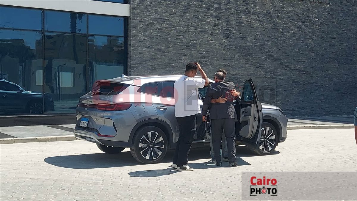 &nbsp;والد زيزو يصل إلي مقر اتحاد الكرة بسبب شكوى نادي الزمالك