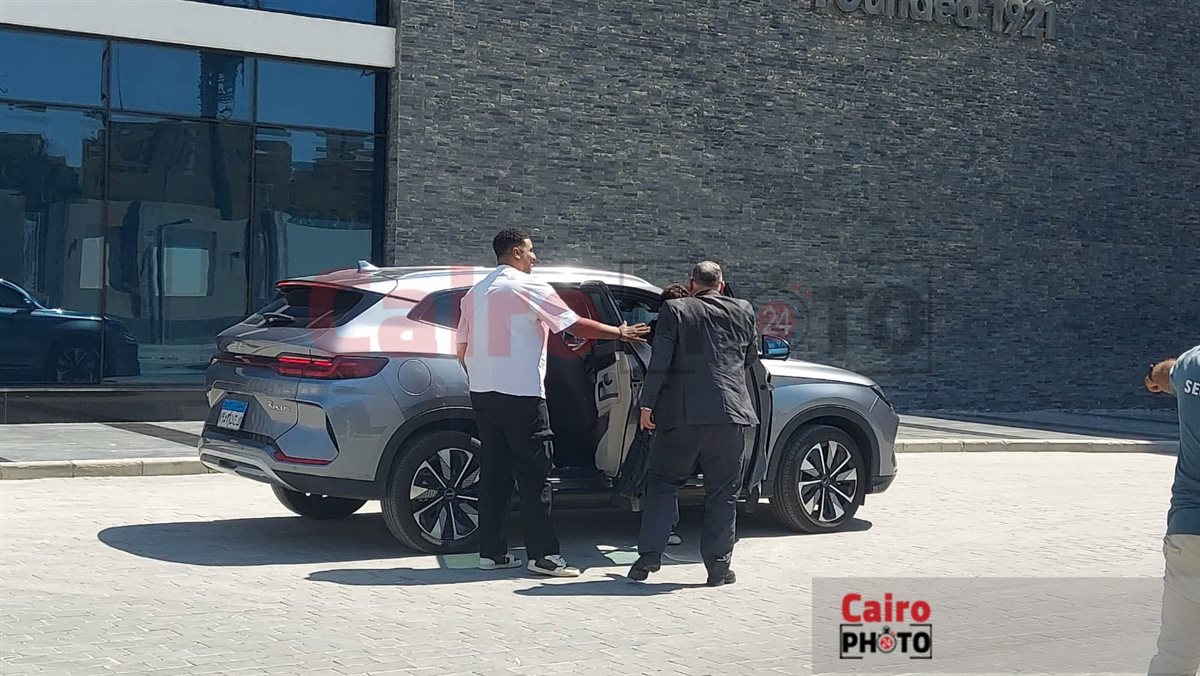 &nbsp;والد زيزو يصل إلي مقر اتحاد الكرة بسبب شكوى نادي الزمالك