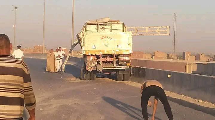 تصادم سيارتين بأسيوط&nbsp;