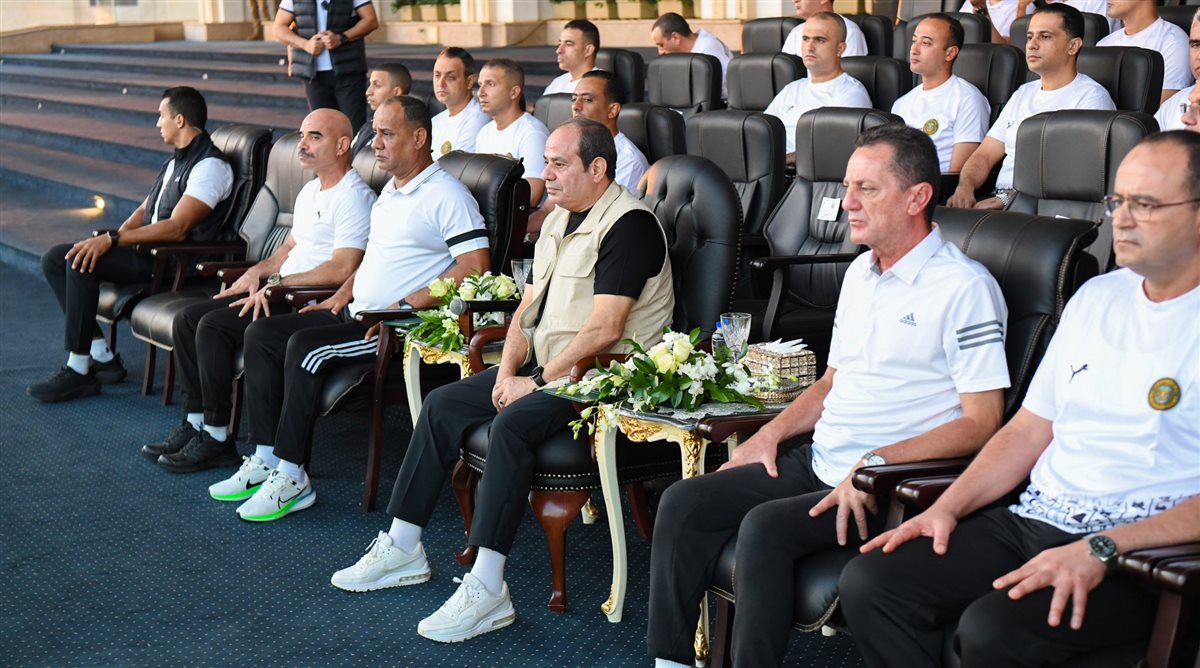 الرئيس السيسي يؤدي صلاة الفجر مع طلاب الأكاديمية العسكرية المصرية