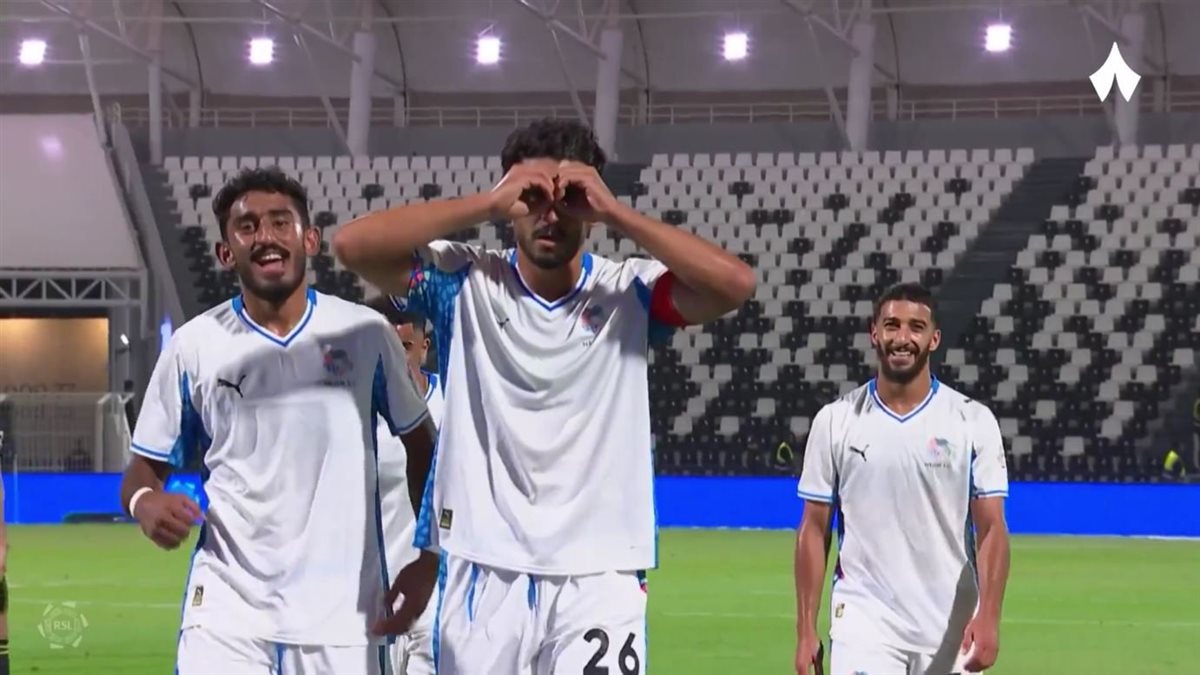 أحمد حجازي يقود نيوم للفوز على الرياض في الدوري السعودي للمحترفين