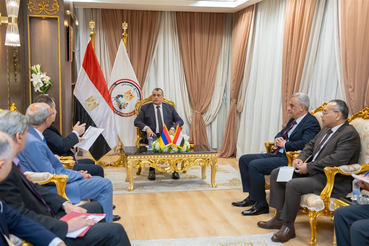 وزير الدولة للإنتاج الحربي يستقبل السفير الأرميني لبحث أوجه التعاون المشترك&nbsp;