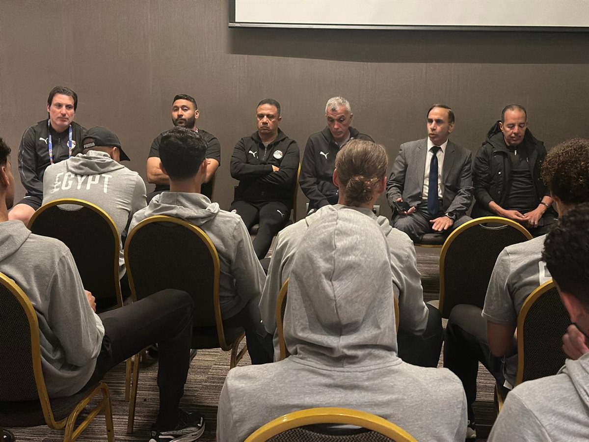 زيارة سفير مصر لبعثة منتخب الشباب في تشيلي