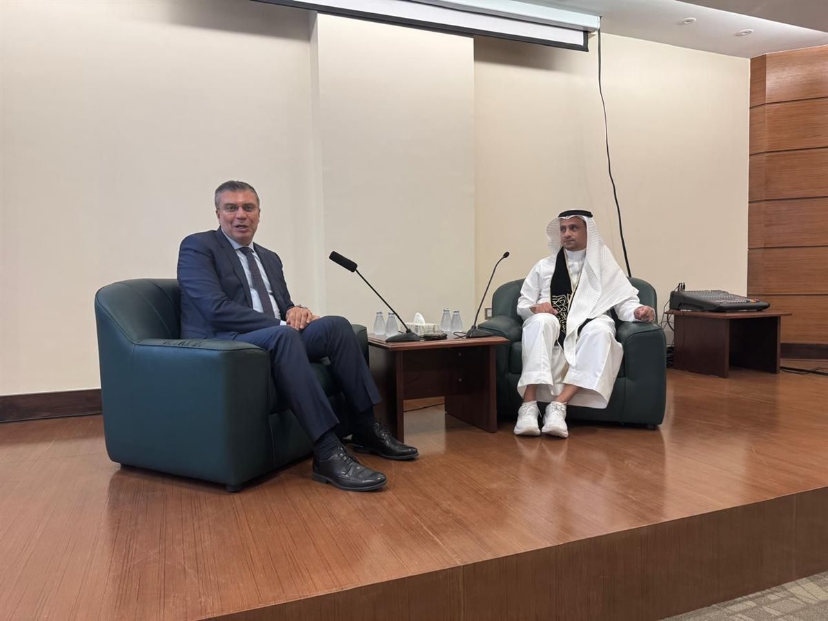 جامعه الملك عبد العزيز تكٌرم &nbsp;الإعلامي عمرو الليثي