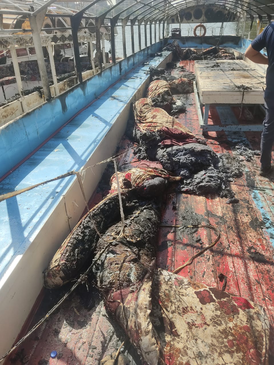&nbsp;حريق مركب نيلى أسفل كوبرى عباس بالمنيل