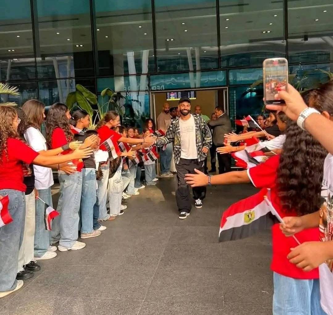 <strong>محمد صلاح في مطار القاهرة&nbsp;</strong>