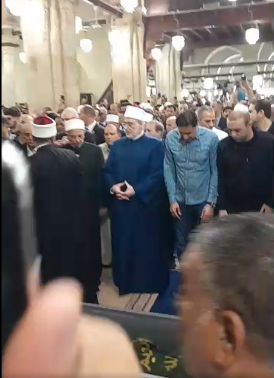 بحضور شيخ الأزهر.. بدء صلاة الجنازة على الدكتور أحمد عمر هاشم&nbsp;