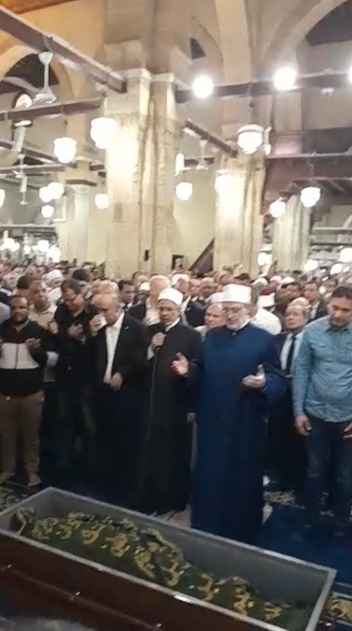 بحضور شيخ الأزهر.. بدء صلاة الجنازة على الدكتور أحمد عمر هاشم&nbsp;