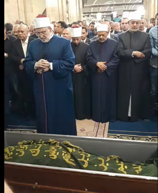 بحضور شيخ الأزهر.. بدء صلاة الجنازة على الدكتور أحمد عمر هاشم&nbsp;