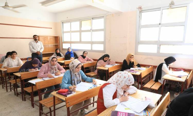 متى تبدأ امتحانات شهر أكتوبر لصفوف النقل؟