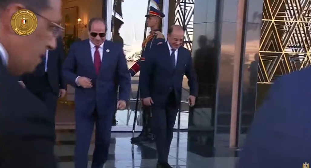 الرئيس السيسي يستقبل ترامب في مطار شرم الشيخ الدولي&nbsp;