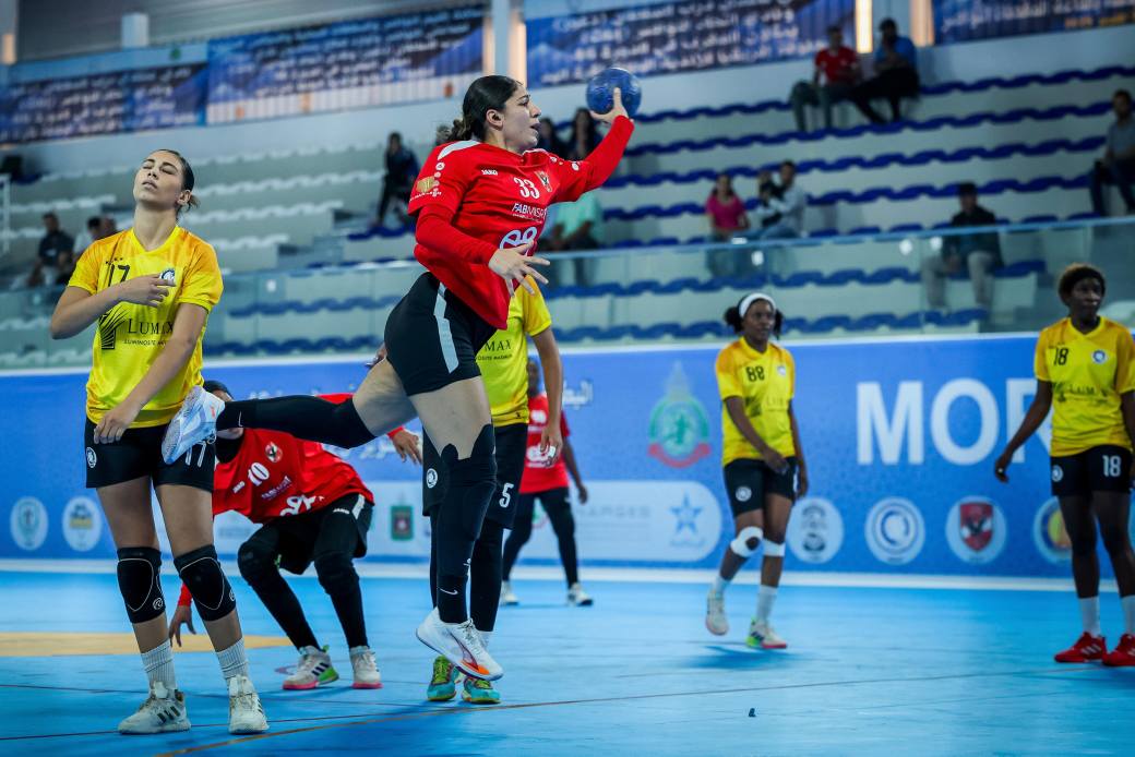 <strong>سيدات يد الأهلي يتأهلن إلى ربع نهائي بطولة إفريقيا &nbsp;بالمغرب</strong>