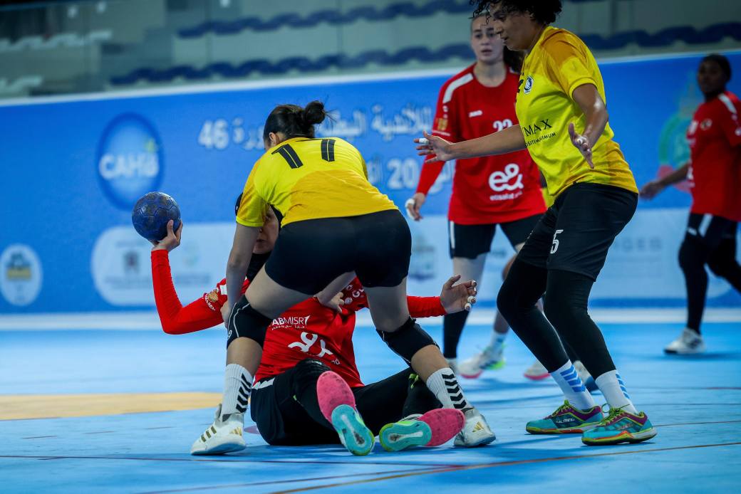 <strong>سيدات يد الأهلي يتأهلن إلى ربع نهائي بطولة إفريقيا &nbsp;بالمغرب</strong>