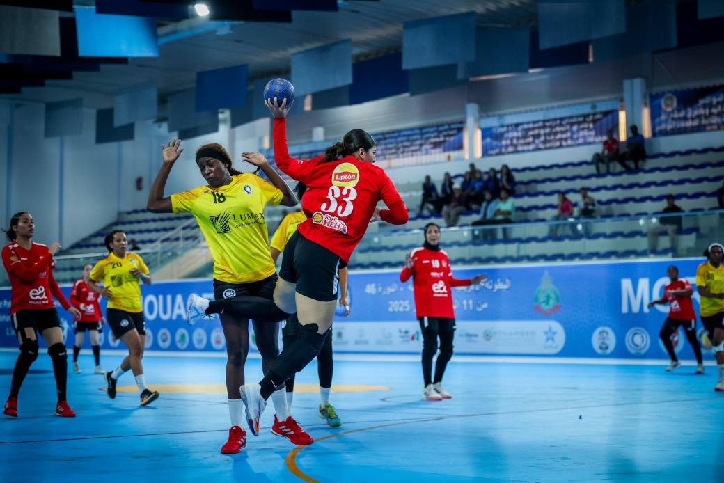 <strong>سيدات يد الأهلي يتأهلن إلى ربع نهائي بطولة إفريقيا &nbsp;بالمغرب</strong>