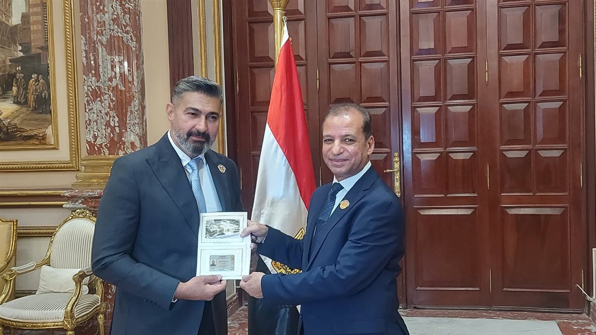 ياسر جلال &nbsp;يتسلم كارنيه عضوية مجلس الشيوخ