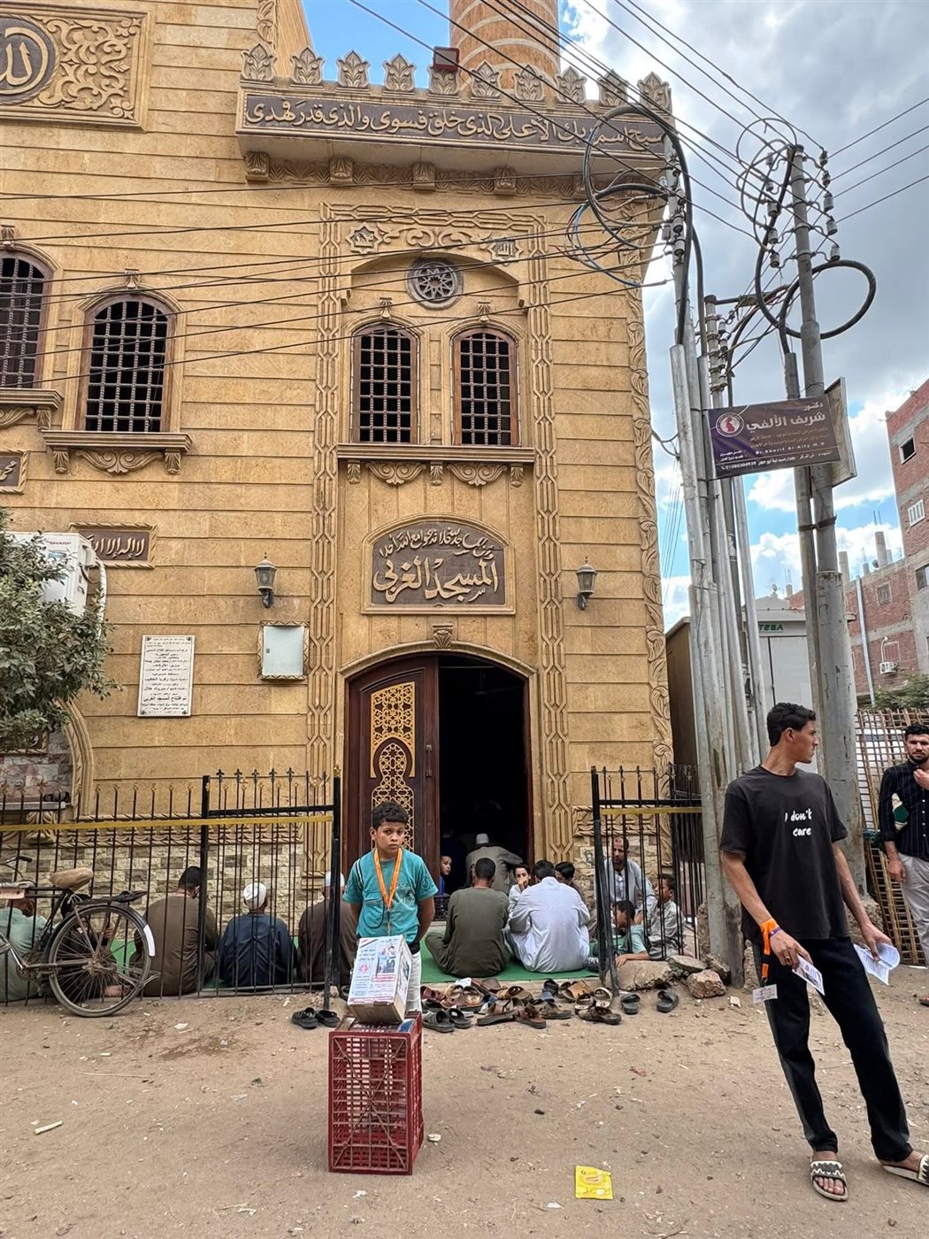 عشرات السيارات تجوب مساجد المنوفية لإنقاذ أحمد خاطر من التليف الرئوي
