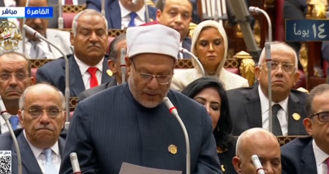 &nbsp;شوقي علام وسحر نصر يؤديان اليمين الدستورية خلال الجلسة الافتتاحية لدور الانعقاد الأول من الفصل التشريعي الثاني