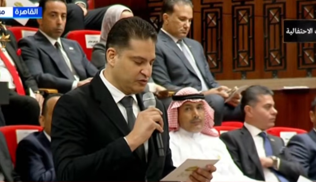 &nbsp;الدكتور محمد أحمد عمر هاشم يؤدي اليمين الدستورية خلال الجلسة الافتتاحية لدور الانعقاد الأول&nbsp;