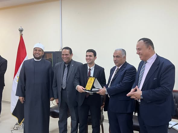الطالب طه الحسين من كلية الإعلام بنين يفوز بالمركز الثامن في مسابقة القراءة الحرة على مستوى جامعة الأزهر&nbsp;<br>&nbsp;