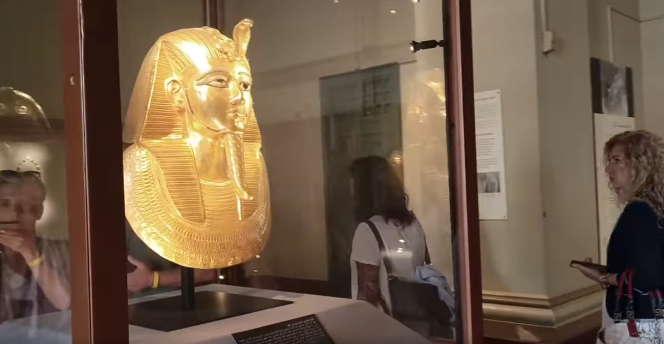 &nbsp;القناع الجنائزي الذهبي للملك بسوسنس الأول