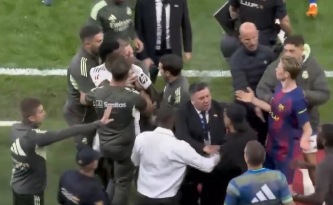 هجوم شرس من لاعبي ريال مدريد على لامين يامال نجم برشلونة عقب انتهاء الكلاسيكو