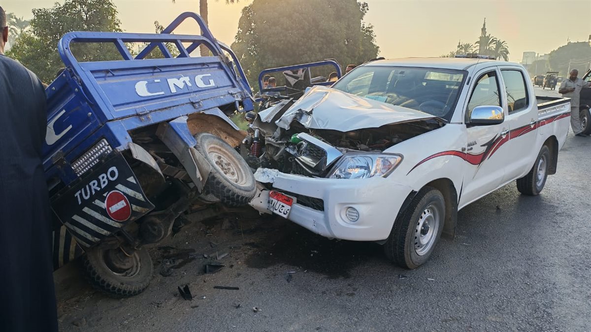 حادث تصادم سيارة نقل و2 تروسيكل&nbsp;