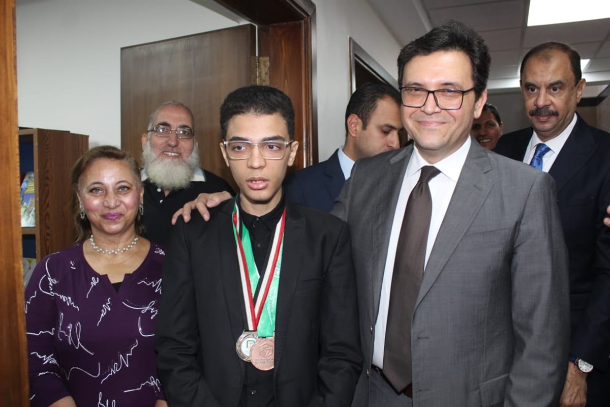 الافتتاح
