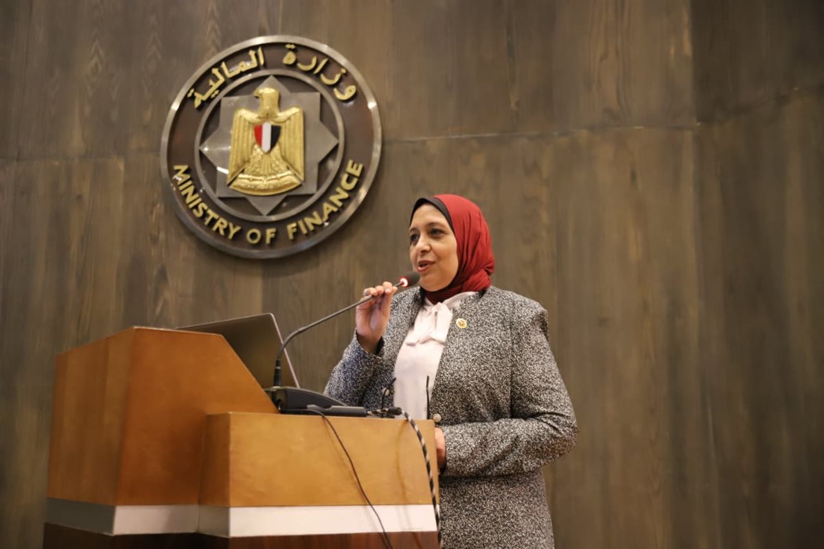 الدكتورة أمل الجابري رئيس وحدة التجارة الإلكترونية