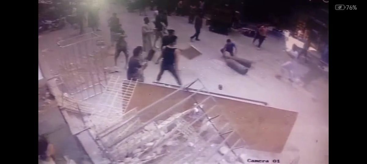 أهالي منشية السد العالي يتهمون صاحب مخبز سياحي بعرقلة الطريق العام