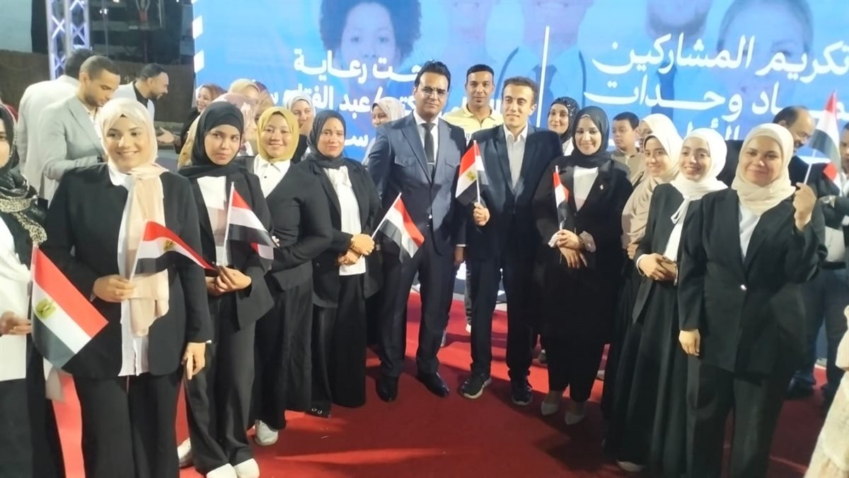 محافظ سوهاج يُكرّم 400 من الكوادر الطبية والإدارية تقديرًا لجهودهم المتميزة&nbsp;