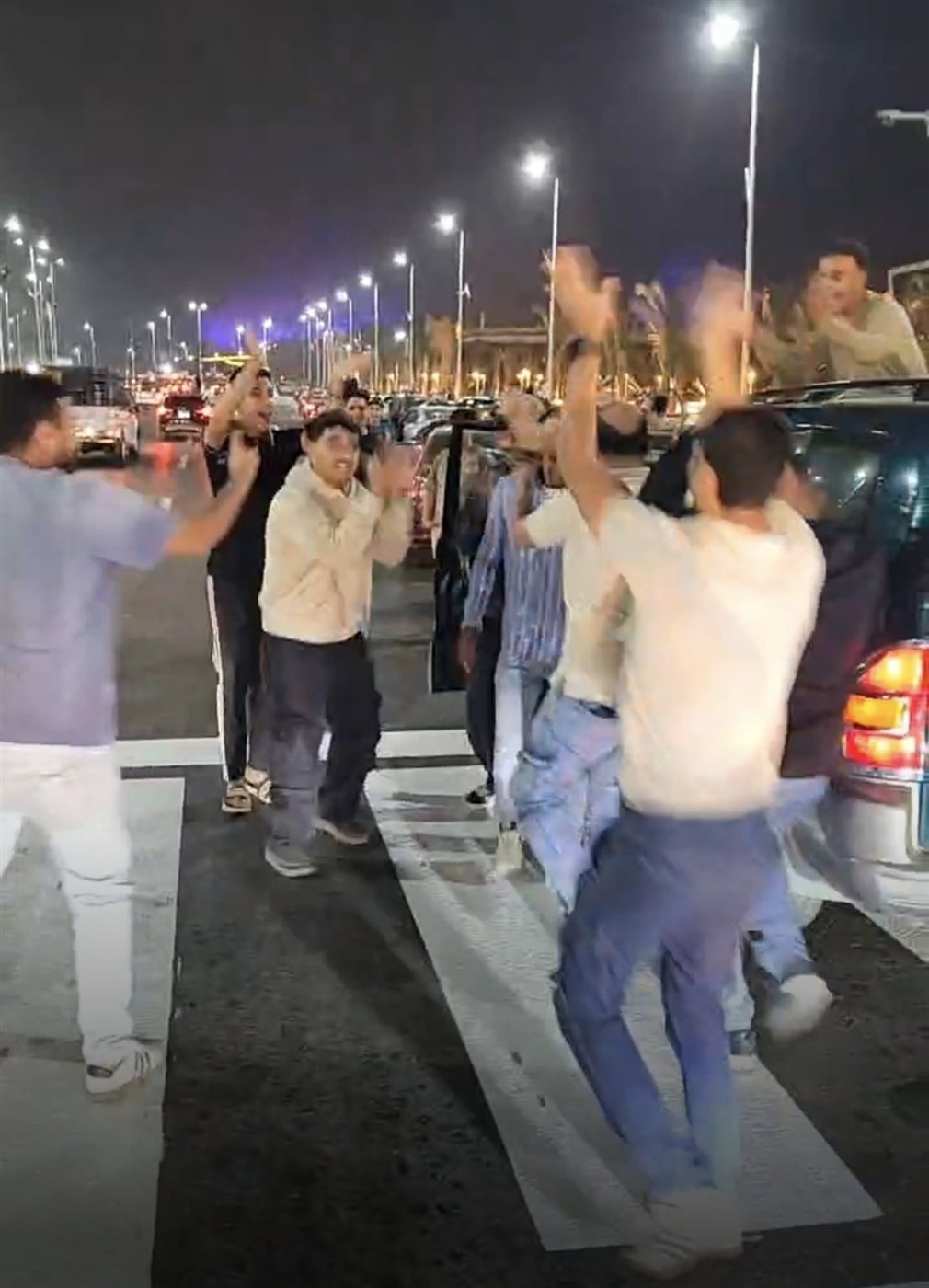 &nbsp;فيديو لـ شباب يغنون ويحتفون بافتتاح لمتحف المصري الكبير يثير إعجاب السوشيال ميديا