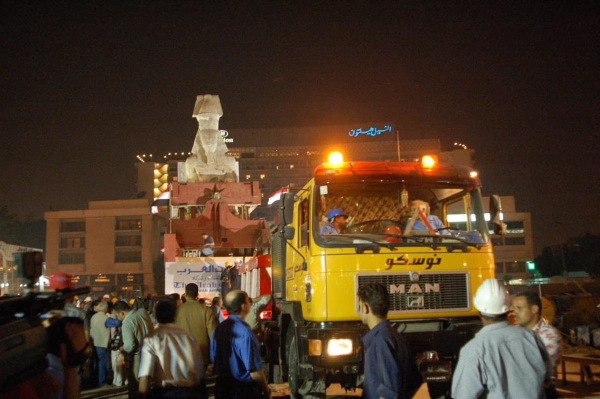 &nbsp;شاحنة نقل تمثال رمسيس الثاني