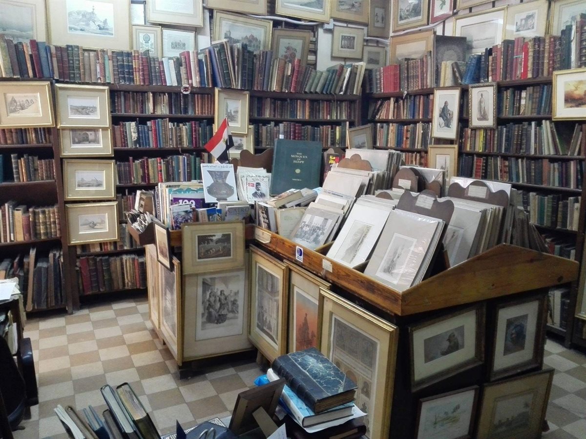 لقطات لـ مكتبة الفنان الراحل حسن كامي&nbsp;