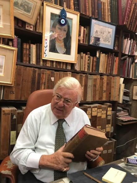 حسن كامي&nbsp;في المكتبة&nbsp;