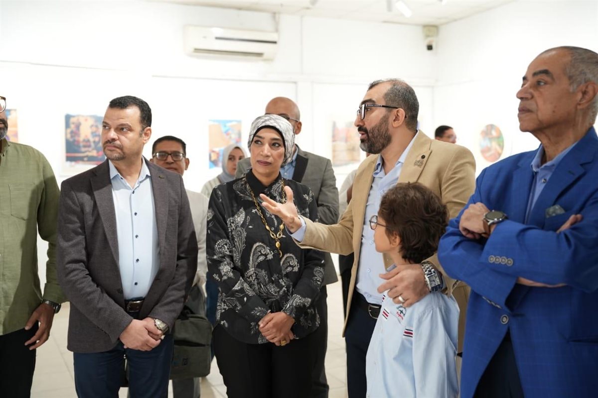 رئيس جامعة الاقصر تفتتح معارض الجامعة&nbsp;