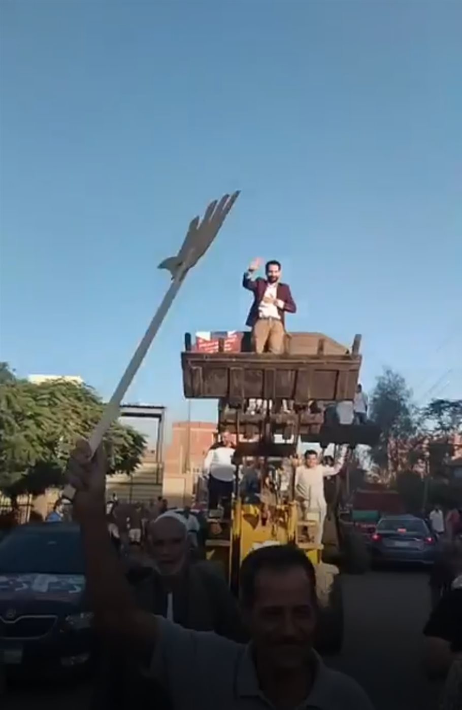 مسيرة باللودرات تحمل مرشح لعضوية مجلس النواب بالمنوفية&nbsp;