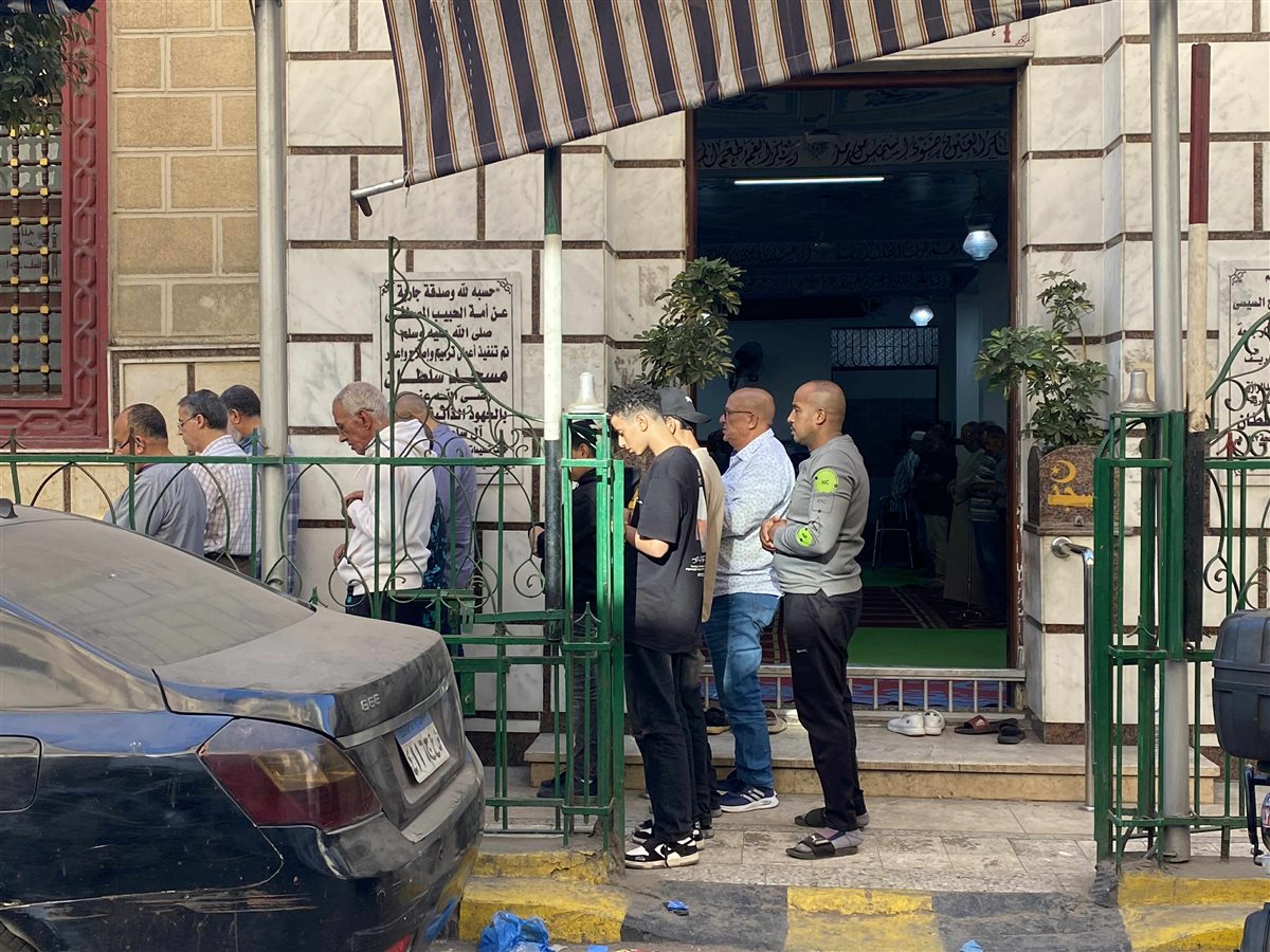صلاة الجنازة على الروائي مصطفى نصر