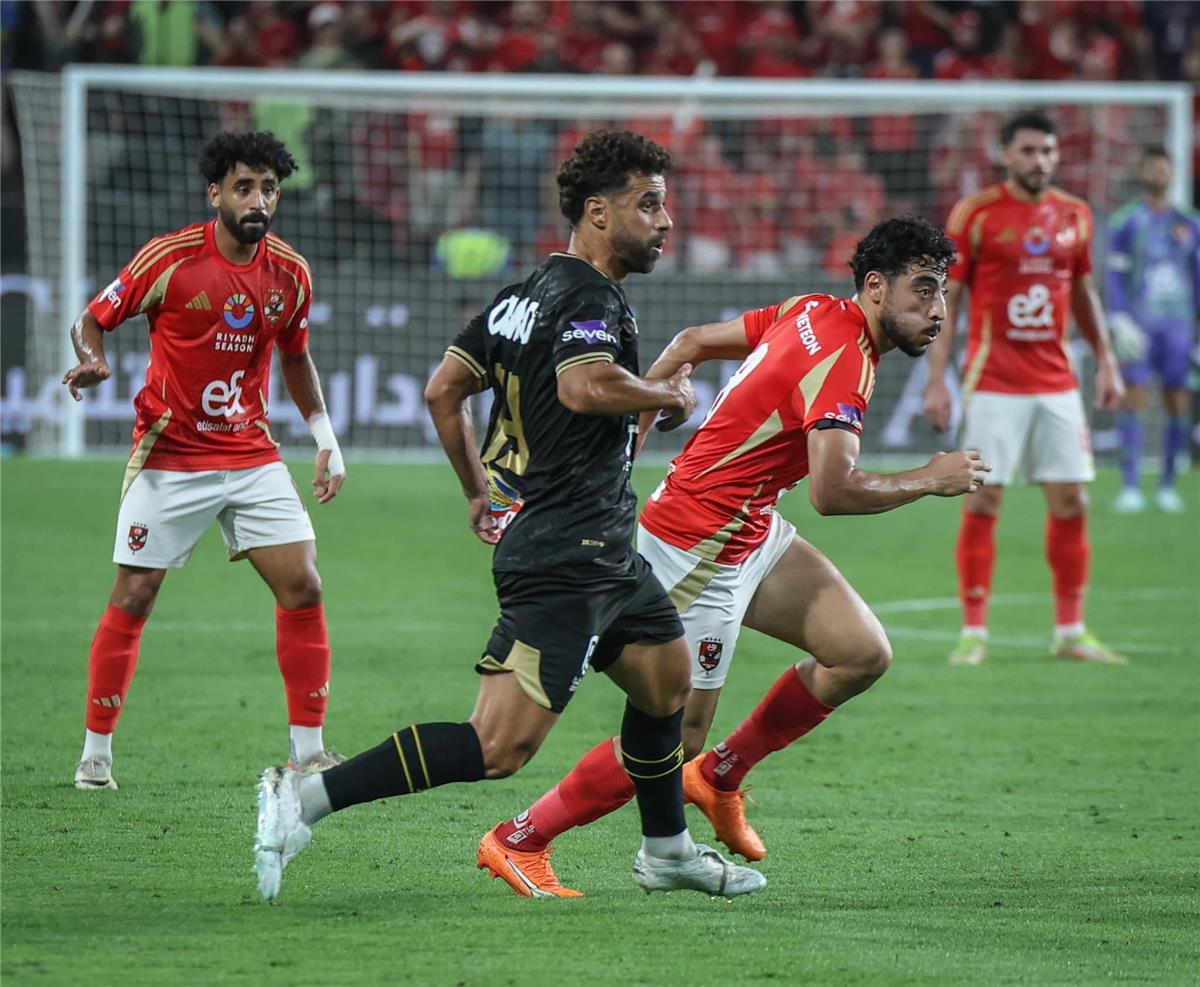 القنوات المفتوحة المجانية الناقلة لمشاهدة بث مباشر مباراة الأهلي والزمالك اليوم في القمة