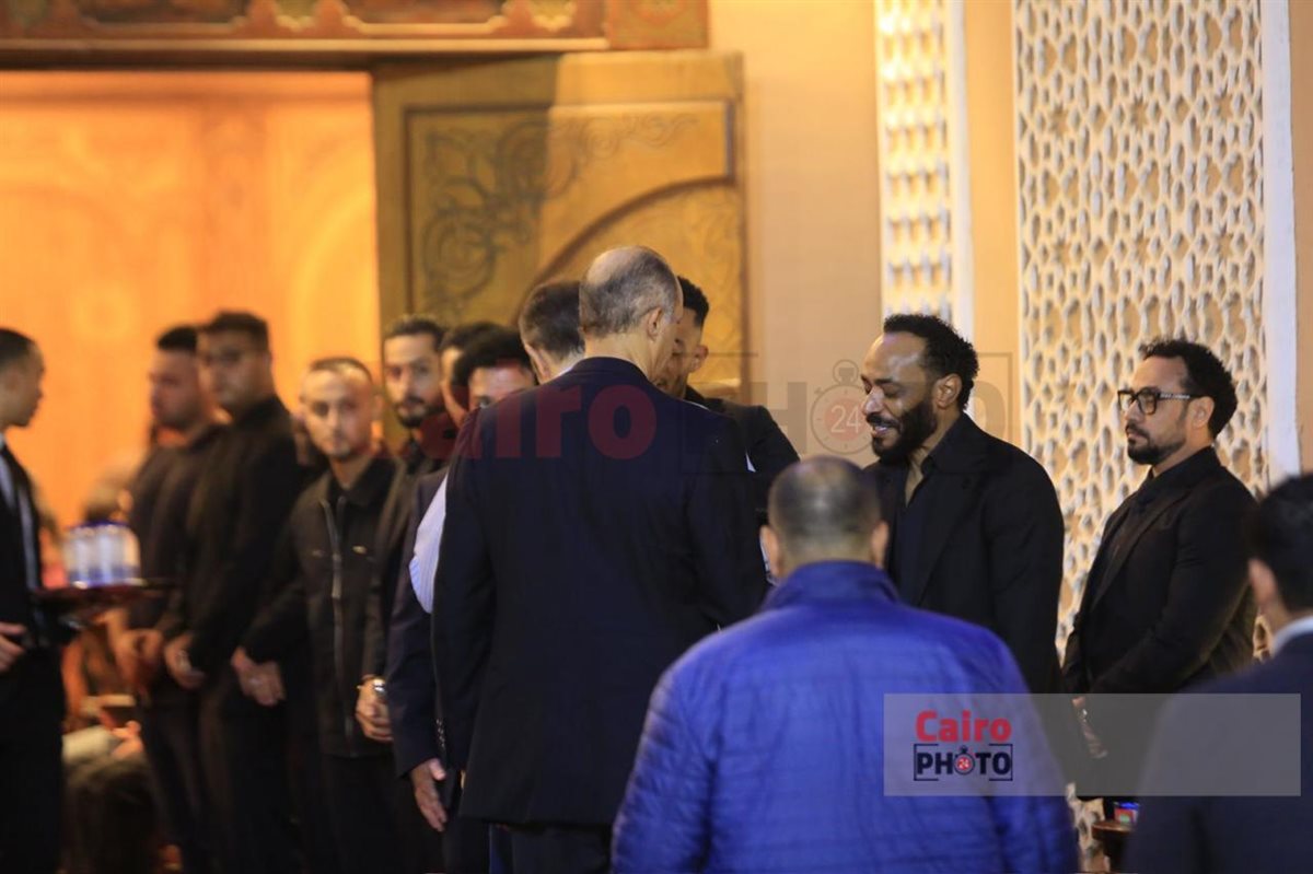 جمال وعلاء مبارك وعمرو سعد أول الحاضرين في عزاء والد محمد رمضان بمسجد الشرطة&nbsp;