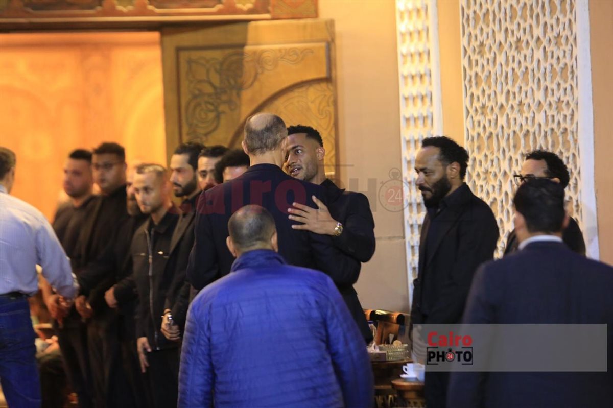جمال وعلاء مبارك وعمرو سعد أول الحاضرين في عزاء والد محمد رمضان بمسجد الشرطة&nbsp;