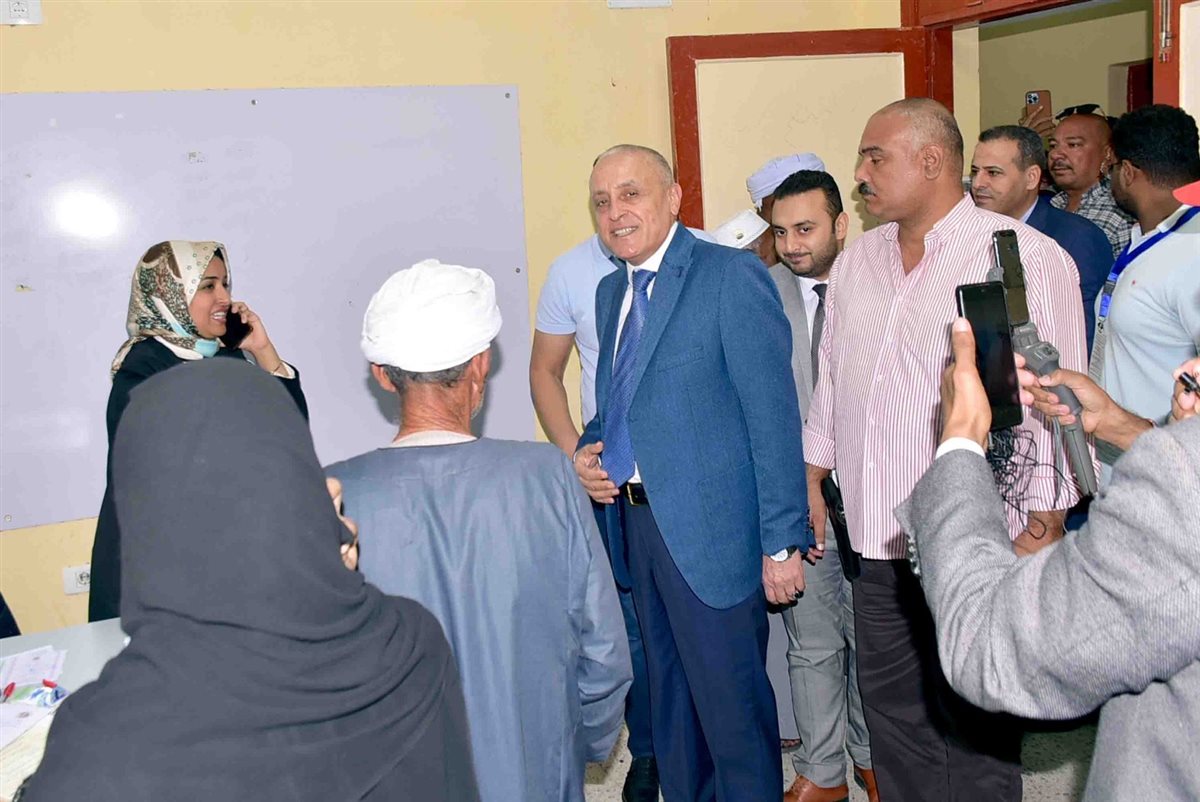 محافظ الأقصر يتفقد لجان الانتخابات بالأقصر&nbsp;