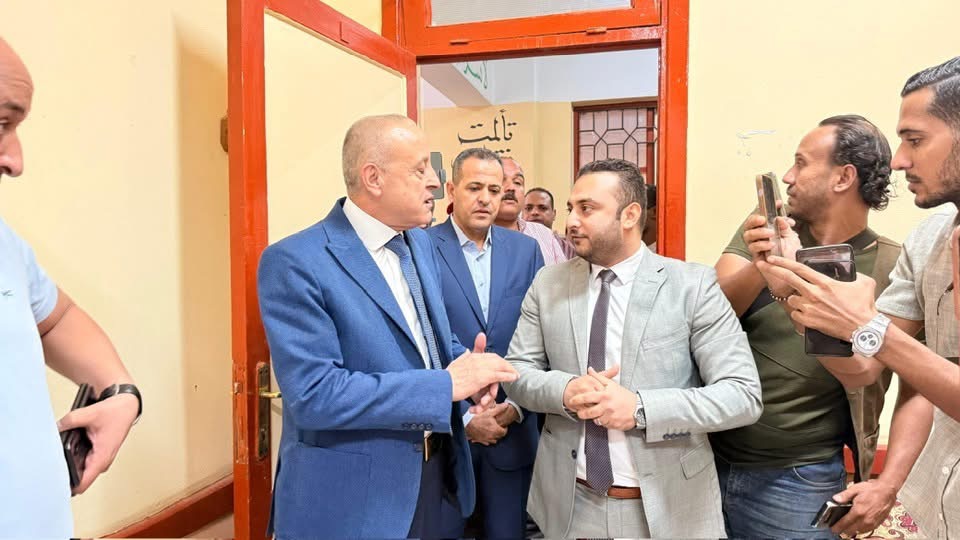 محافظ الأقصر ومدير هيئة الرعاية وتفقد اللجان&nbsp;